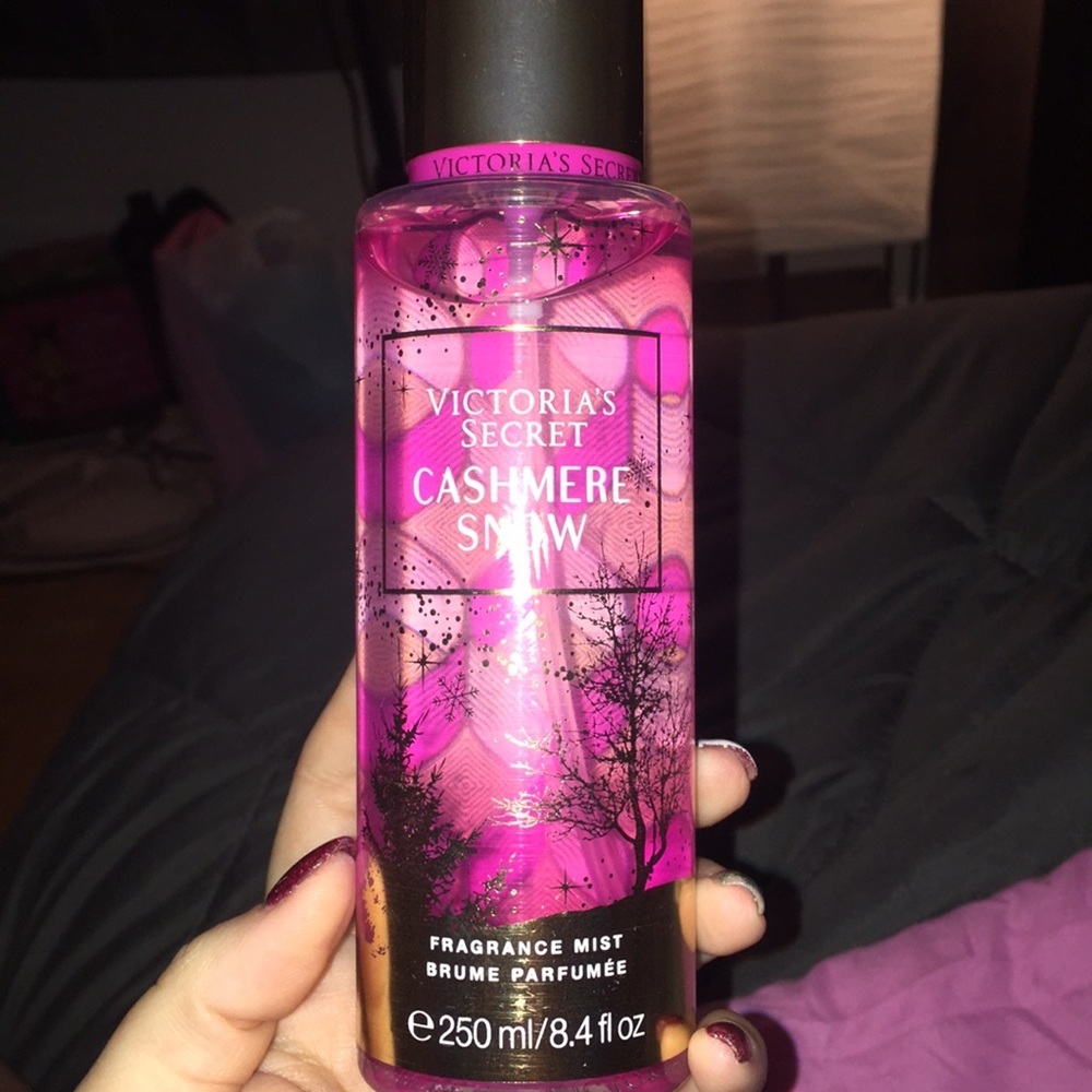 Victoria Secrets: Cashmere Snow ❄️final price❤️